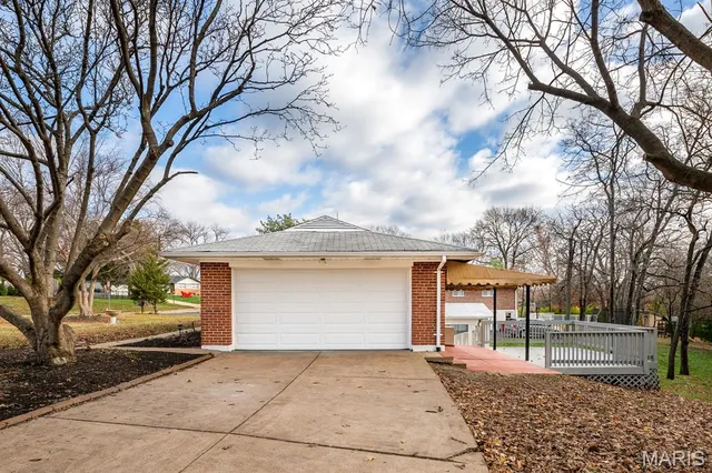 $459,000 | 9738 Crestwick Drive, Sunset Hills, MO 63128