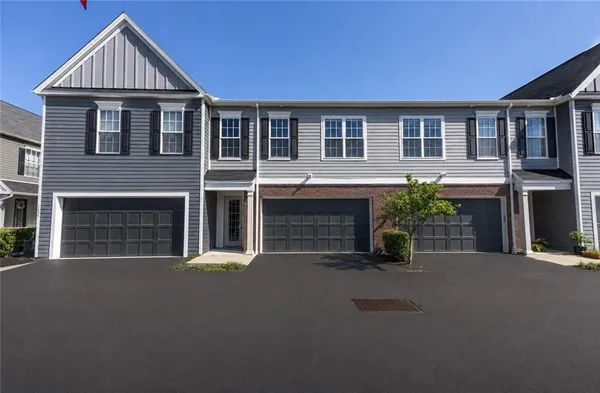 $2,400 | 1439 Hastings Crescent, Bridgeville, PA 15017