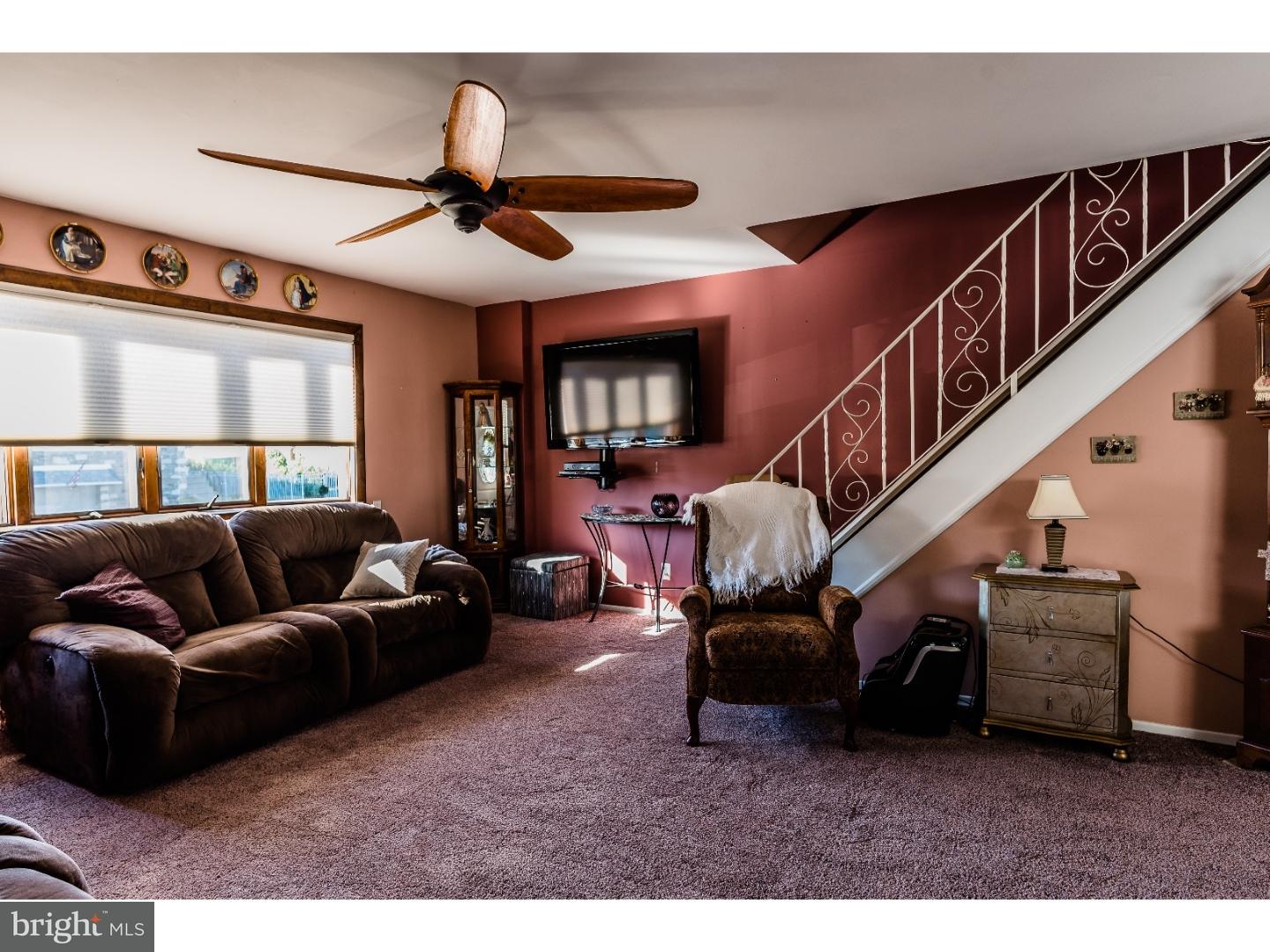 9939 Sandy Road Philadelphia, PA 19115 - Photo 2 of 25 Living Room