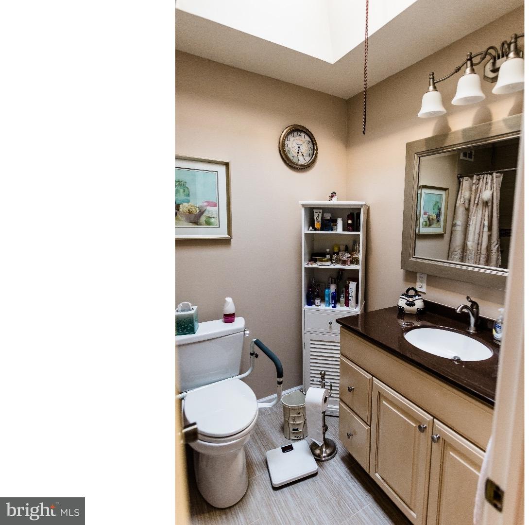 9939 Sandy Road Philadelphia, PA 19115 - Photo 17 of 25 Bathroom