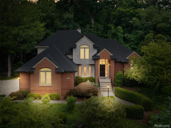 $719,900 | 260 Forest Crest Drive, Walled Lake, MI 48390