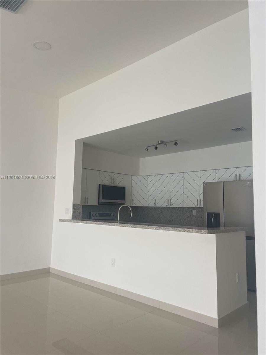 14728 Balgowan Road Miami Lakes, FL 33016 - Photo 3 of 38