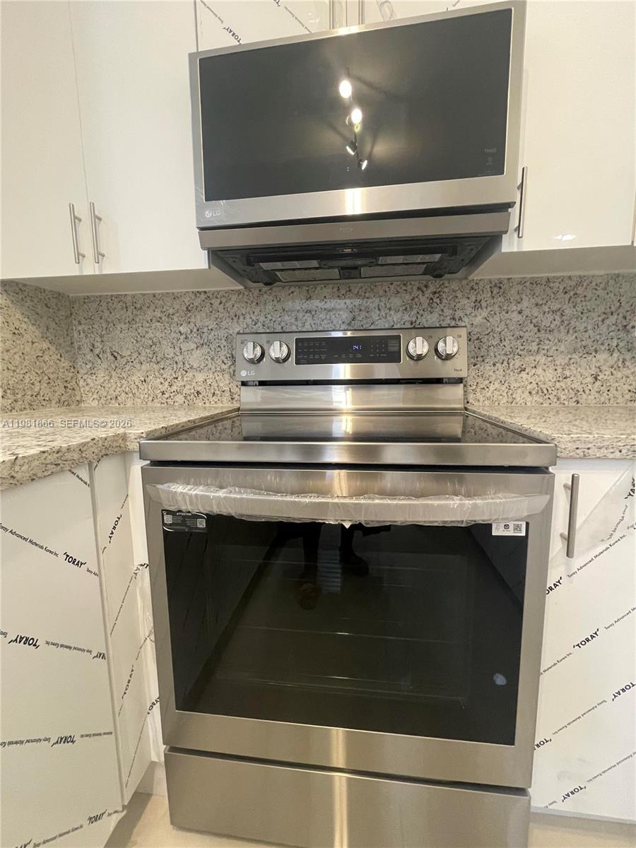 14728 Balgowan Road Miami Lakes, FL 33016 - Photo 5 of 38