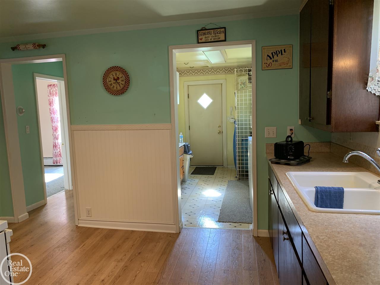 1881 Milverton Road Troy, MI 48083 - Photo 3 of 22 50019925-2.JPG