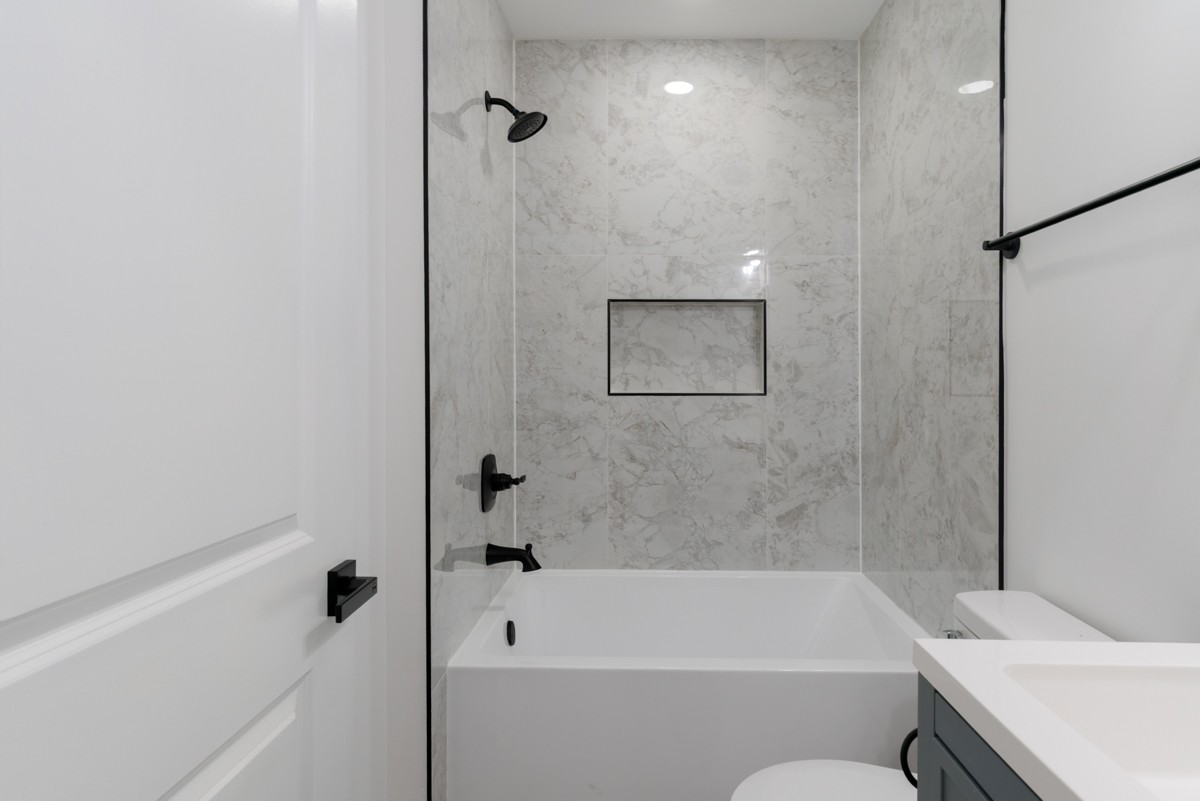 342 Crescent Drive Springfield, TN 37172 - Photo 21 of 31 a bathroom with a sink and bathtub with toilet