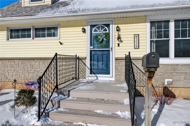 $295,000 | 219 Syracuse Street, Tonawanda, NY 14150