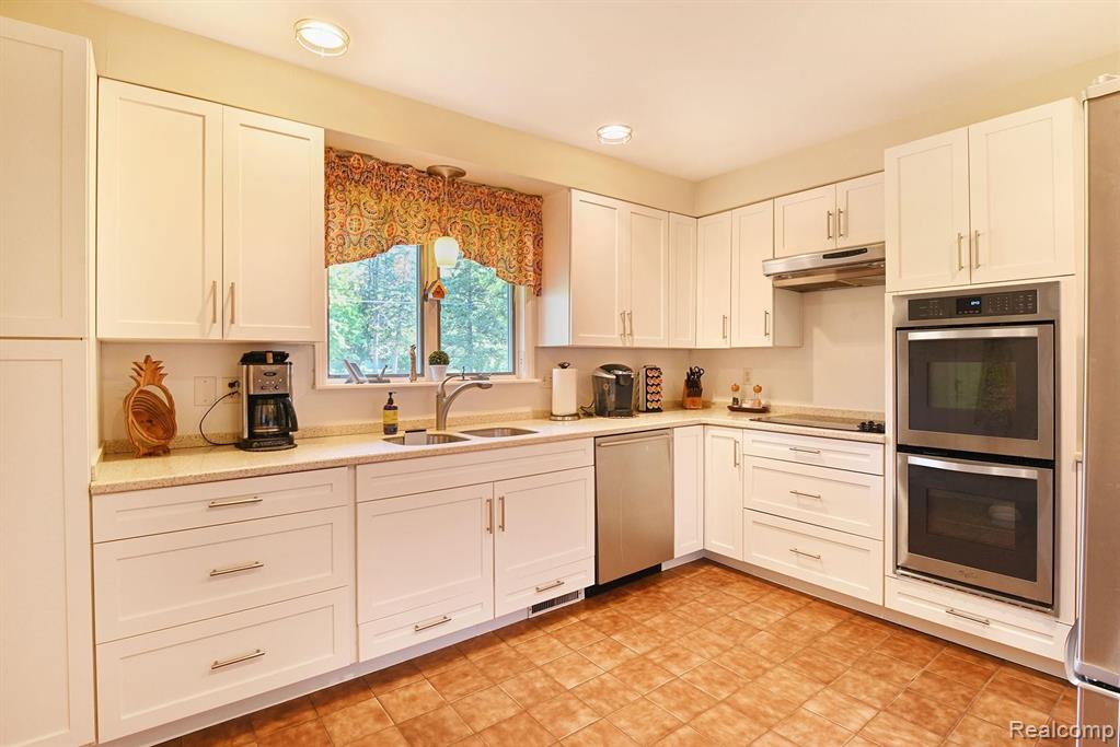 6429 Flushing Road Flushing, MI 48433 - Photo 9 of 28