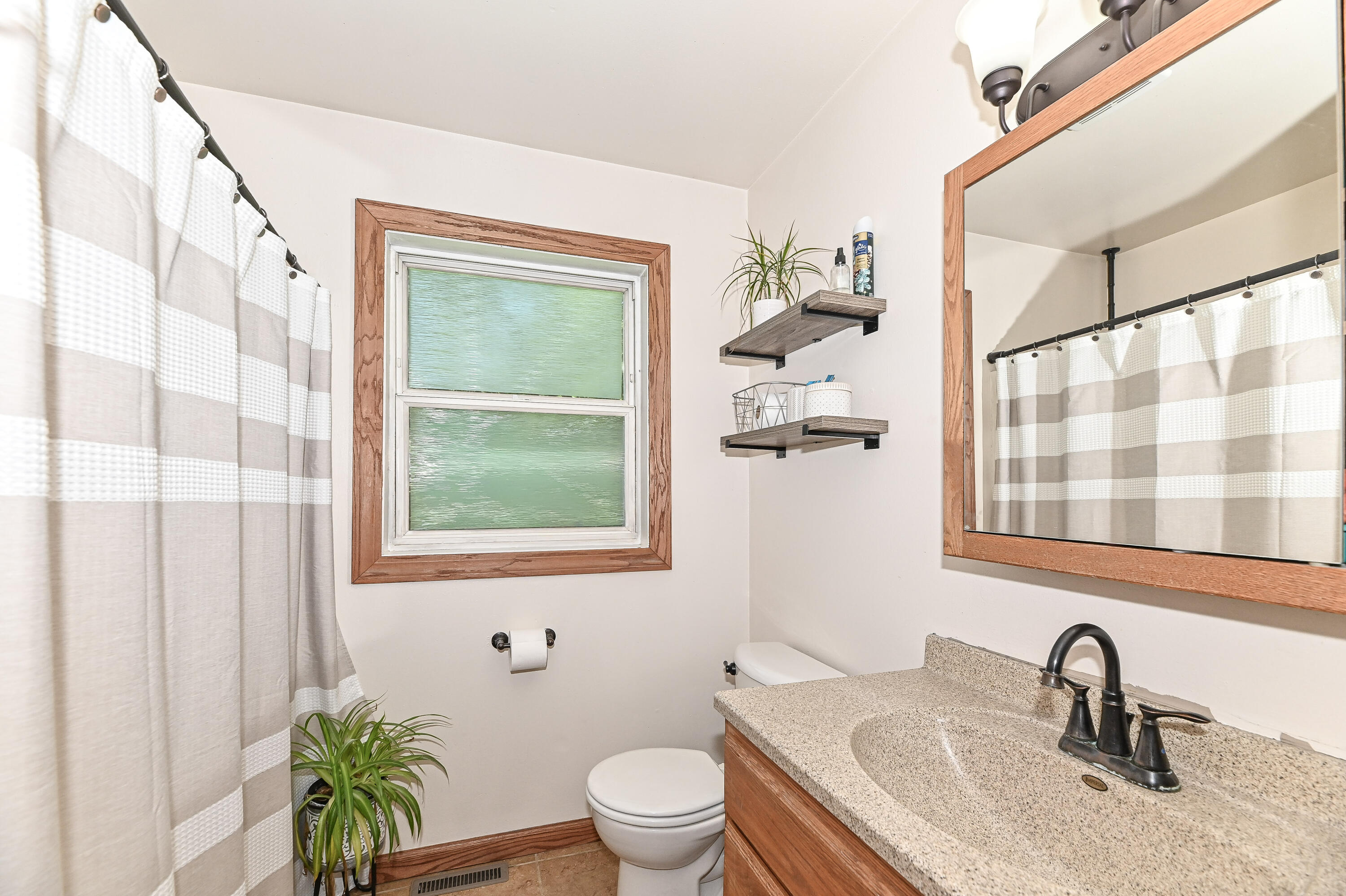 322 Woodlawn Avenue Rochester, WI 53105 - Photo 9 of 20 woodlawn-20
