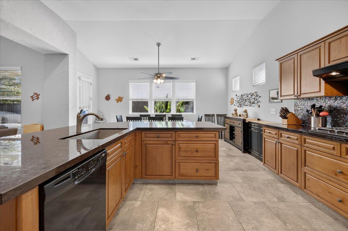 3144 Rall Avenue Clovis, CA 93619 - Photo 19 of 73 Gallery Image 19