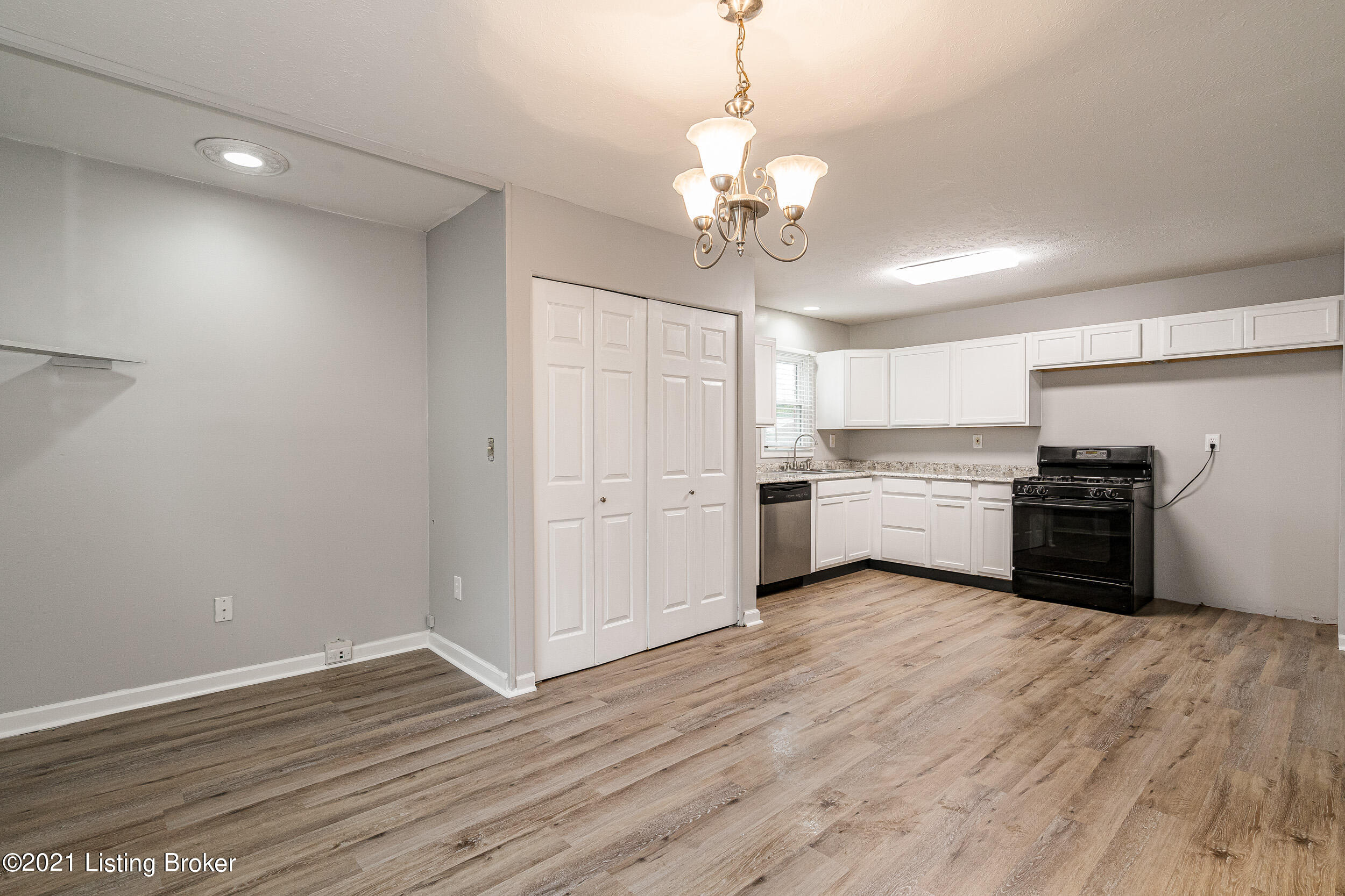 6807 Barbrook Road Louisville, KY 40258 - Photo 17 of 44 6807 Barbrook Rd-33