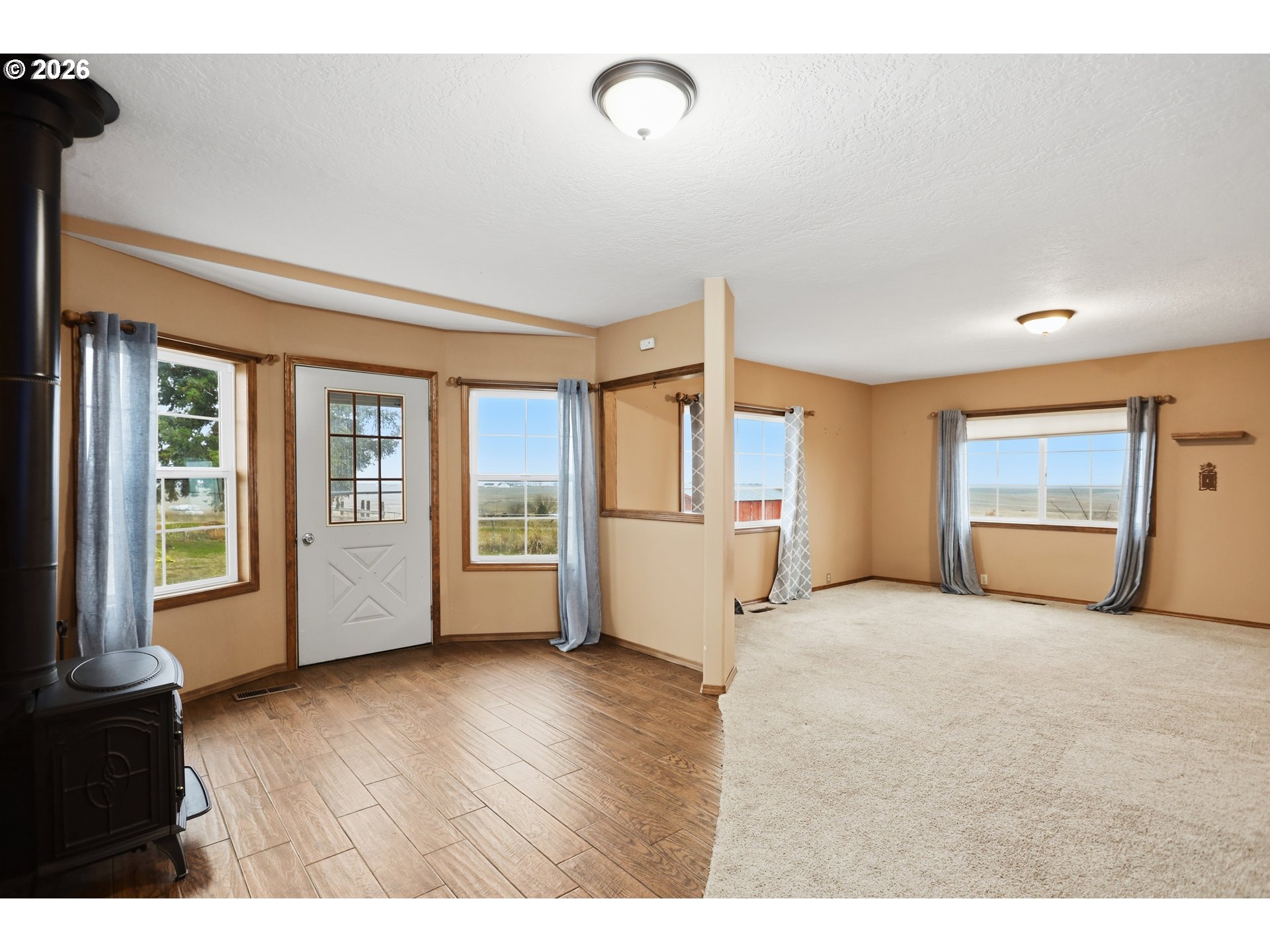 2826 South Columbus Avenue Goldendale, WA 98620 - Photo 15 of 47 Living Room/Entrance