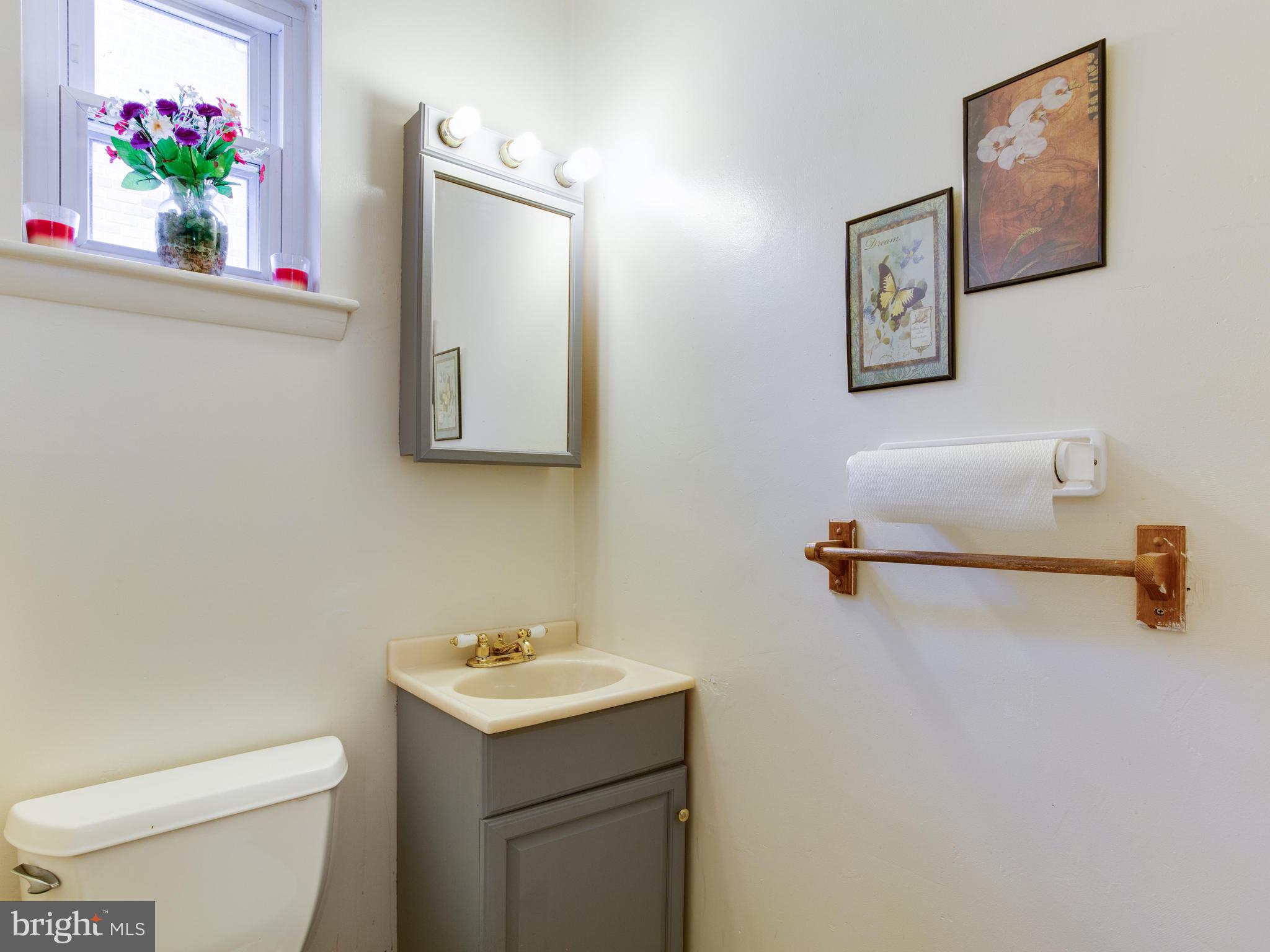 12915 Crisfield Road Silver Spring, MD 20906 - Photo 15 of 31 Bathroom