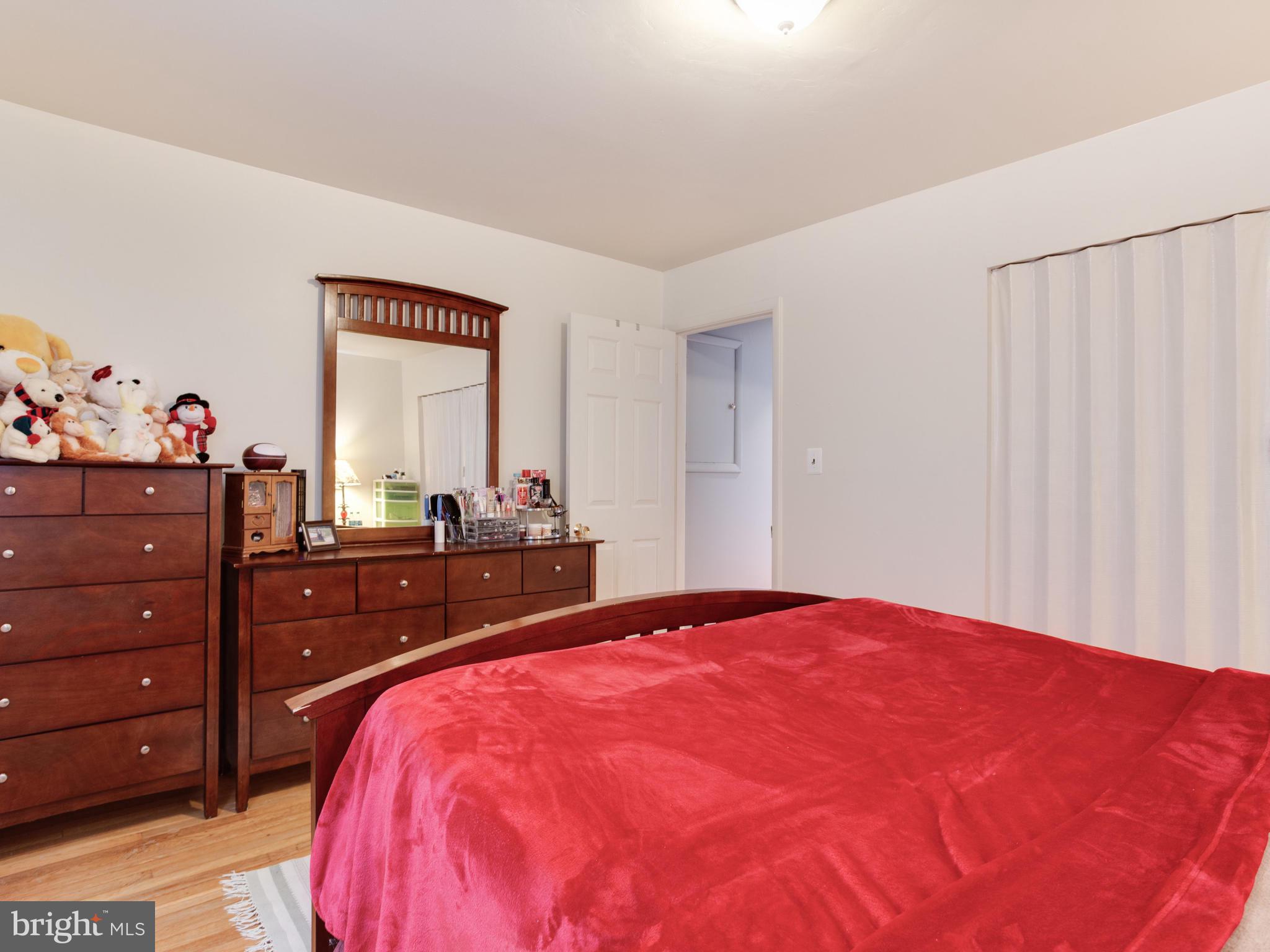 12915 Crisfield Road Silver Spring, MD 20906 - Photo 18 of 31 Upper Level Room