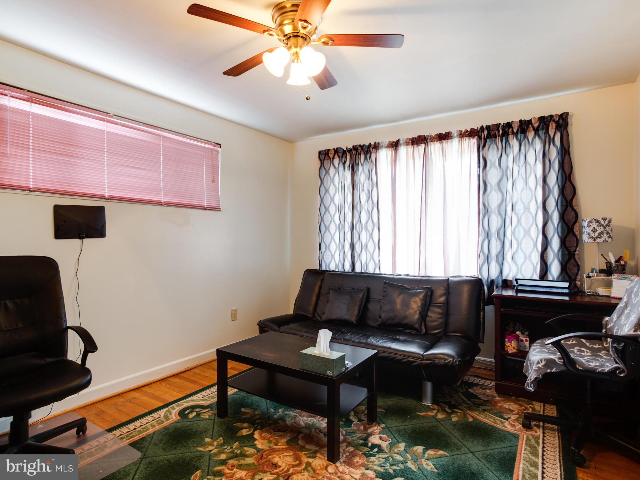 12915 Crisfield Road Silver Spring, MD 20906 - Photo 3 of 31 Living Room