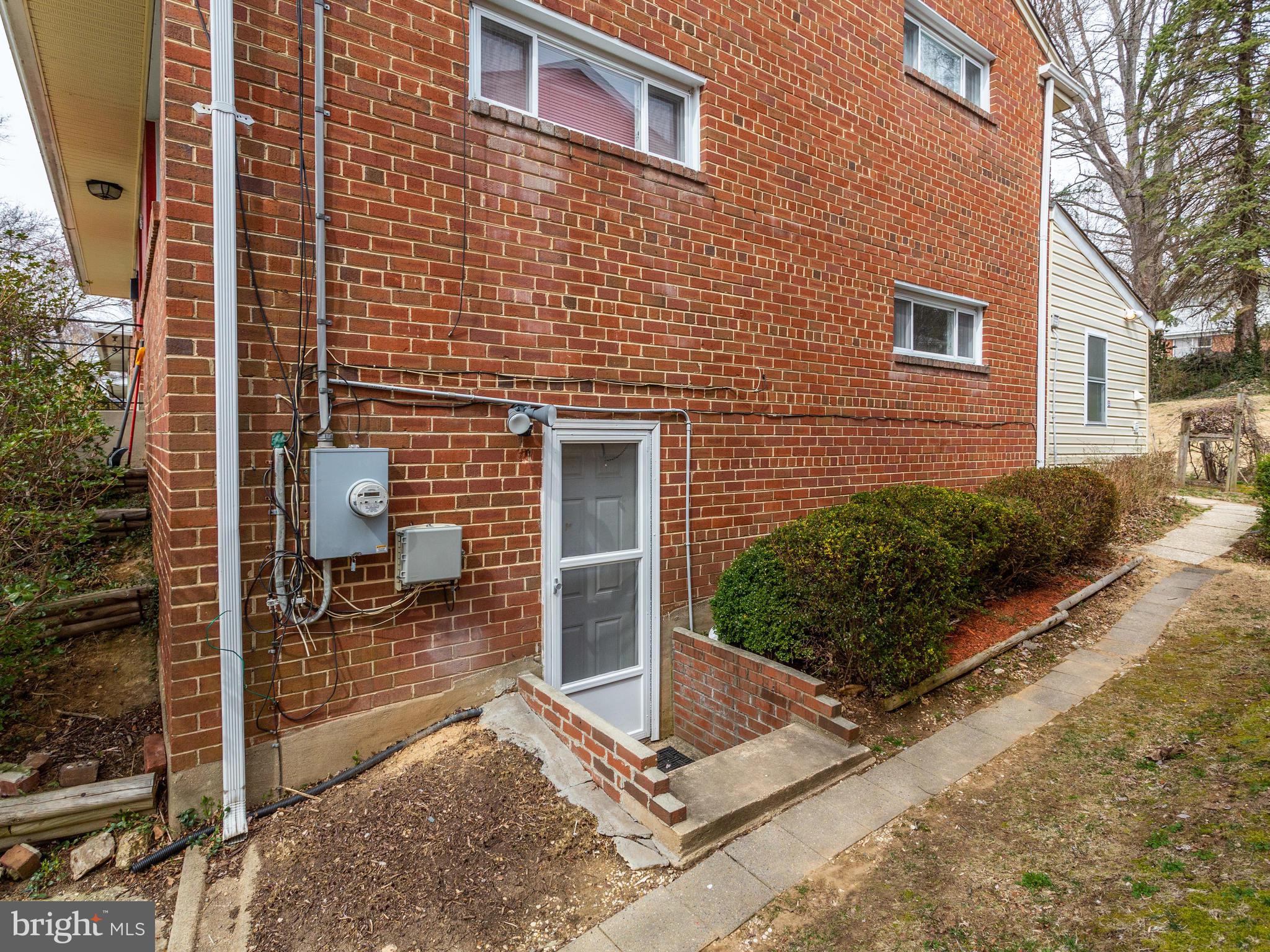 12915 Crisfield Road Silver Spring, MD 20906 - Photo 31 of 31 Side Entrance