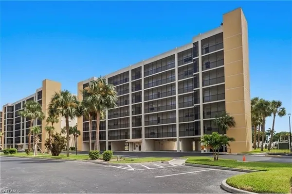 $4,500 | 4421 Bay Beach Lane, Unit 643, Fort Myers Beach, FL 33931