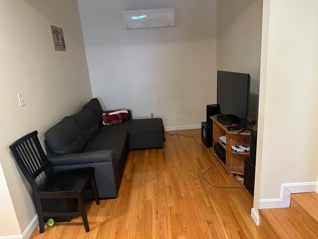 $3,500 | 525 East 3rd Street, Unit 2R, Boston, MA 02127