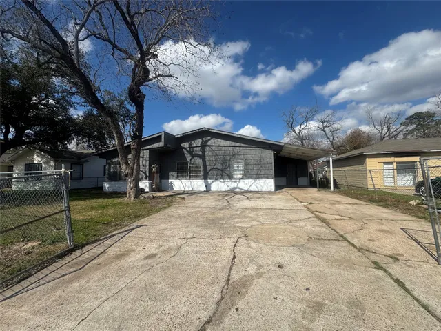 $1,800 | 9113 Oak Knoll Lane, Houston, TX 77078