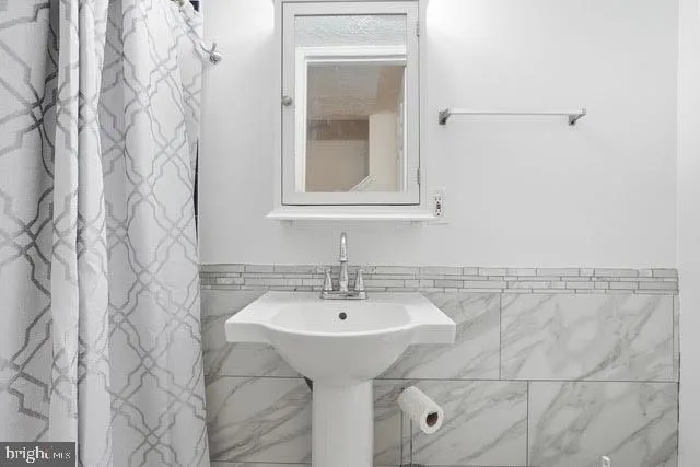 $2,400 | 739 Brethour Court, Sterling, VA 20164