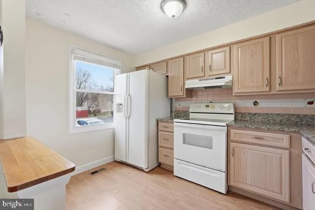 $2,400 | 739 Brethour Court, Sterling, VA 20164