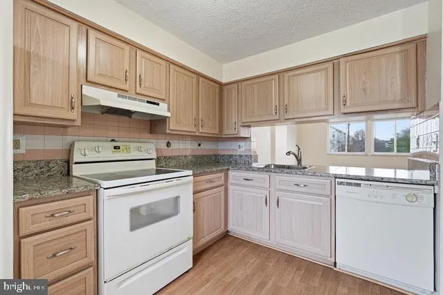 $2,400 | 739 Brethour Court, Sterling, VA 20164