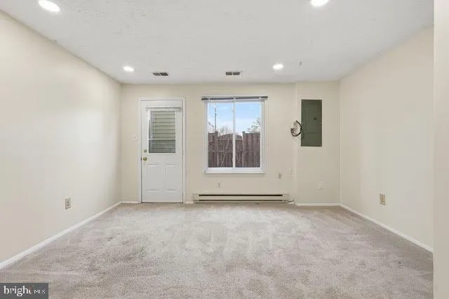 $2,400 | 739 Brethour Court, Sterling, VA 20164