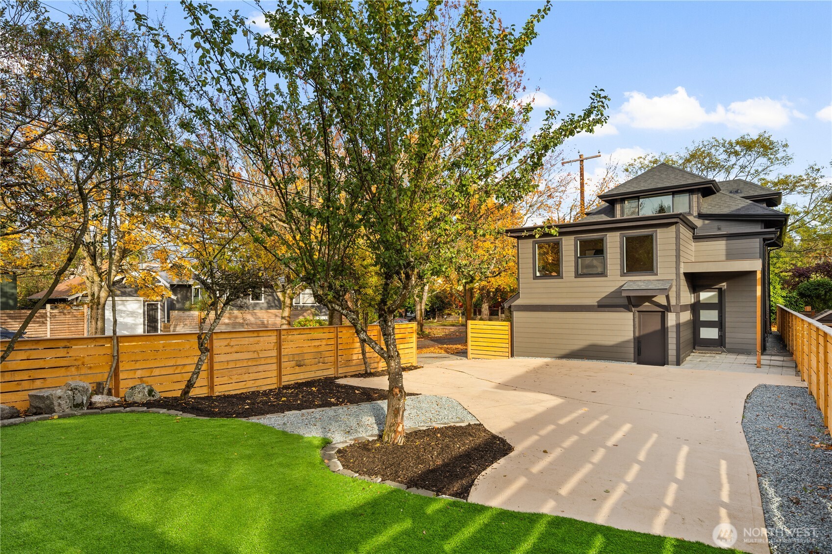 829 27th Avenue Seattle, WA 98122 - Photo 37 of 38 a view of a house with entertaining space