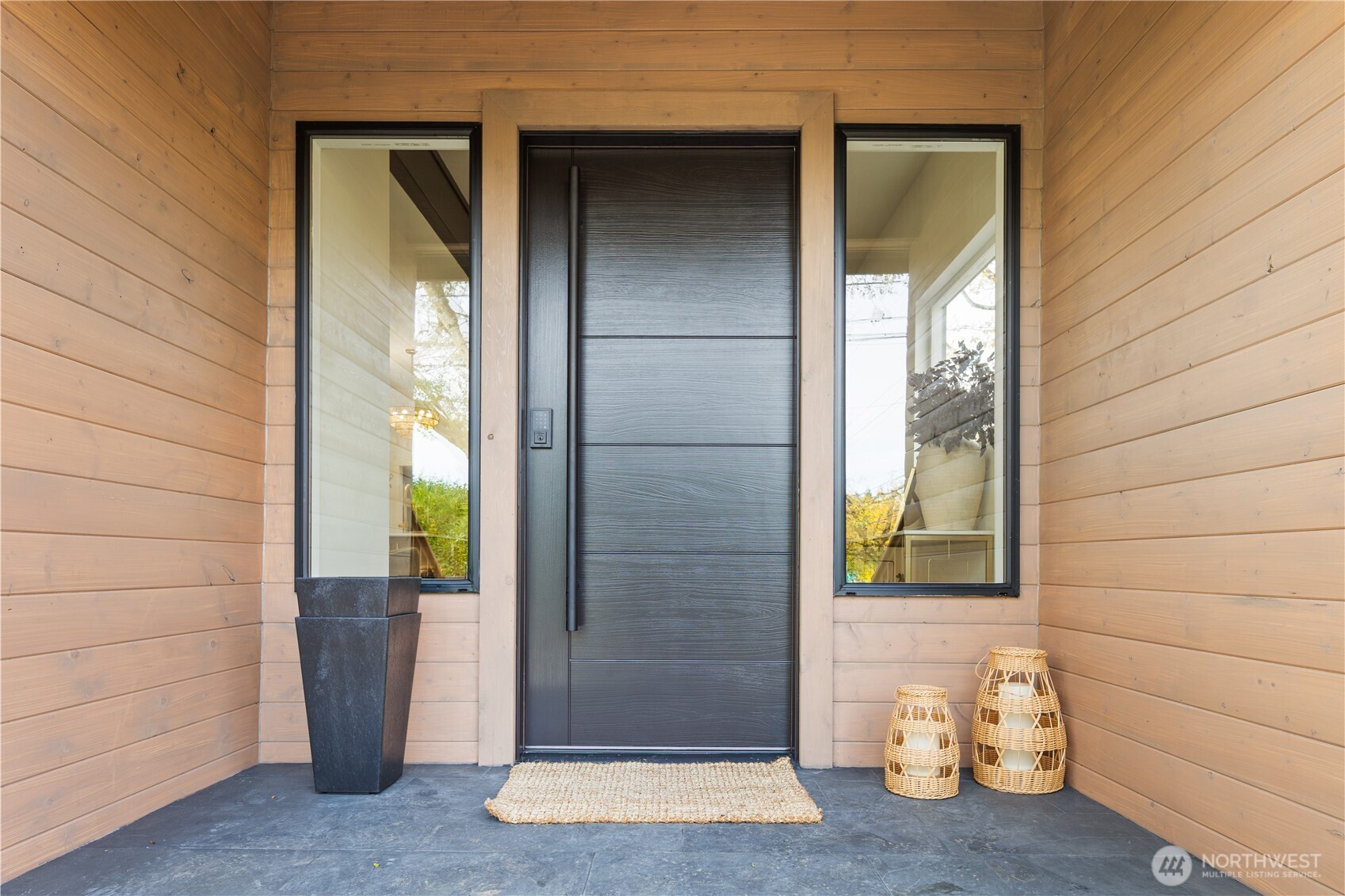 829 27th Avenue Seattle, WA 98122 - Photo 4 of 38 a view of an entryway of the house