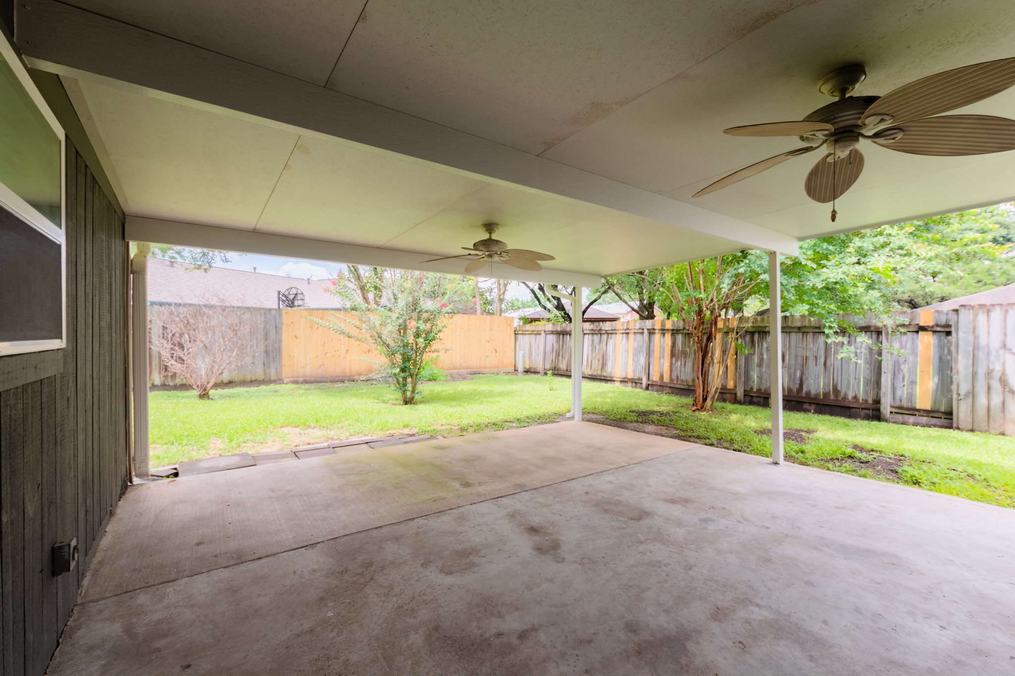 9646 Springview Lane Houston, TX 77080 - Photo 28 of 32 a view of outdoor space and yard