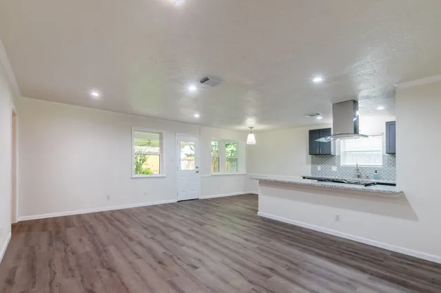 $2,449 | 9646 Springview Lane, Houston, TX 77080