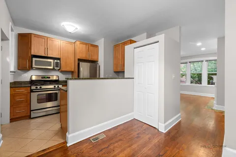 $379,000 | 2026 North Burling Street, Unit 107, Chicago, IL 60614