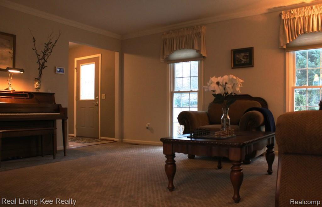 2275 Chippenham Chase Rochester, MI 48306 - Photo 18 of 21 img_0062.jpg