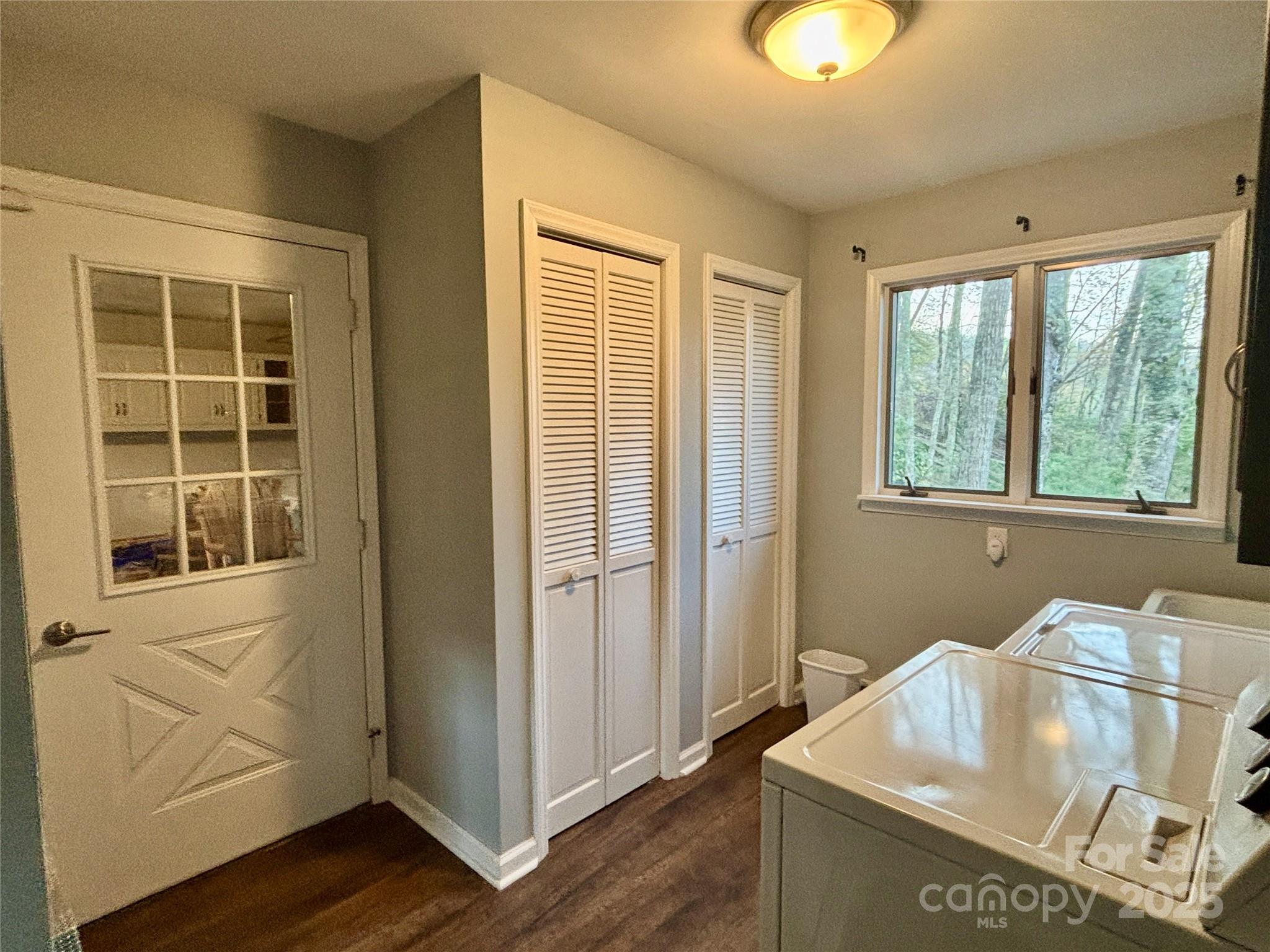 555 Glenview Road Newland, NC 28657 - Photo 22 of 48 a living room with a couch and a window