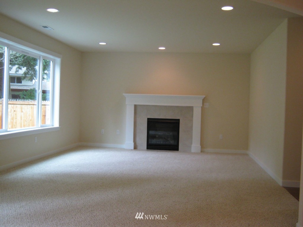 24 172nd Place Southwest, Unit B Bothell, WA 98012 - Photo 2 of 14