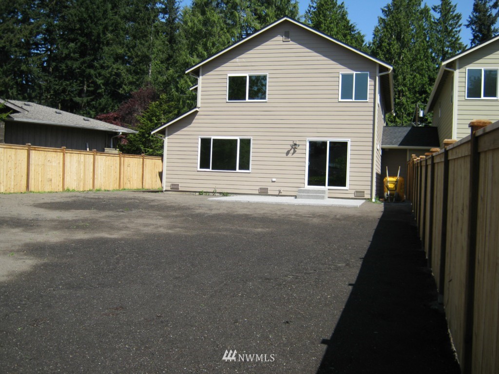 24 172nd Place Southwest, Unit B Bothell, WA 98012 - Photo 12 of 14