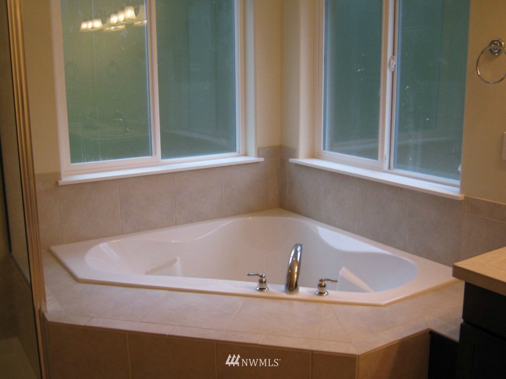 24 172nd Place Southwest, Unit B Bothell, WA 98012 - Photo 4 of 14