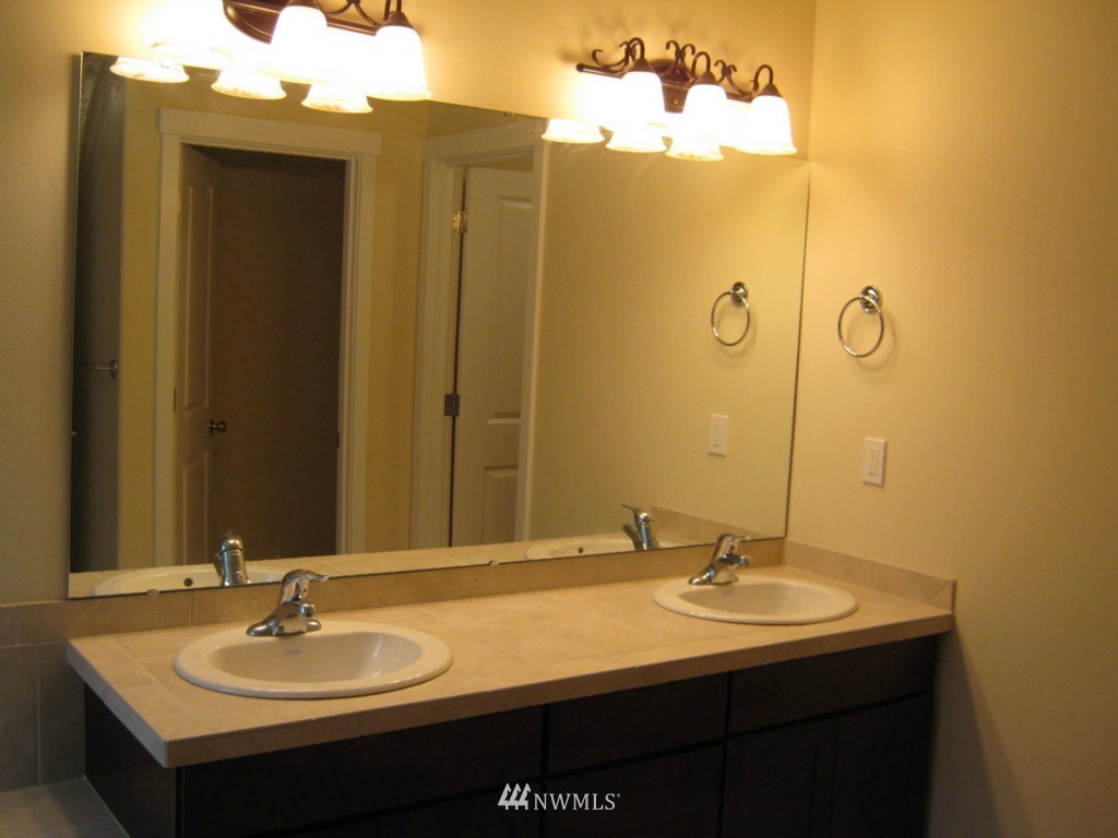 24 172nd Place Southwest, Unit B Bothell, WA 98012 - Photo 6 of 14