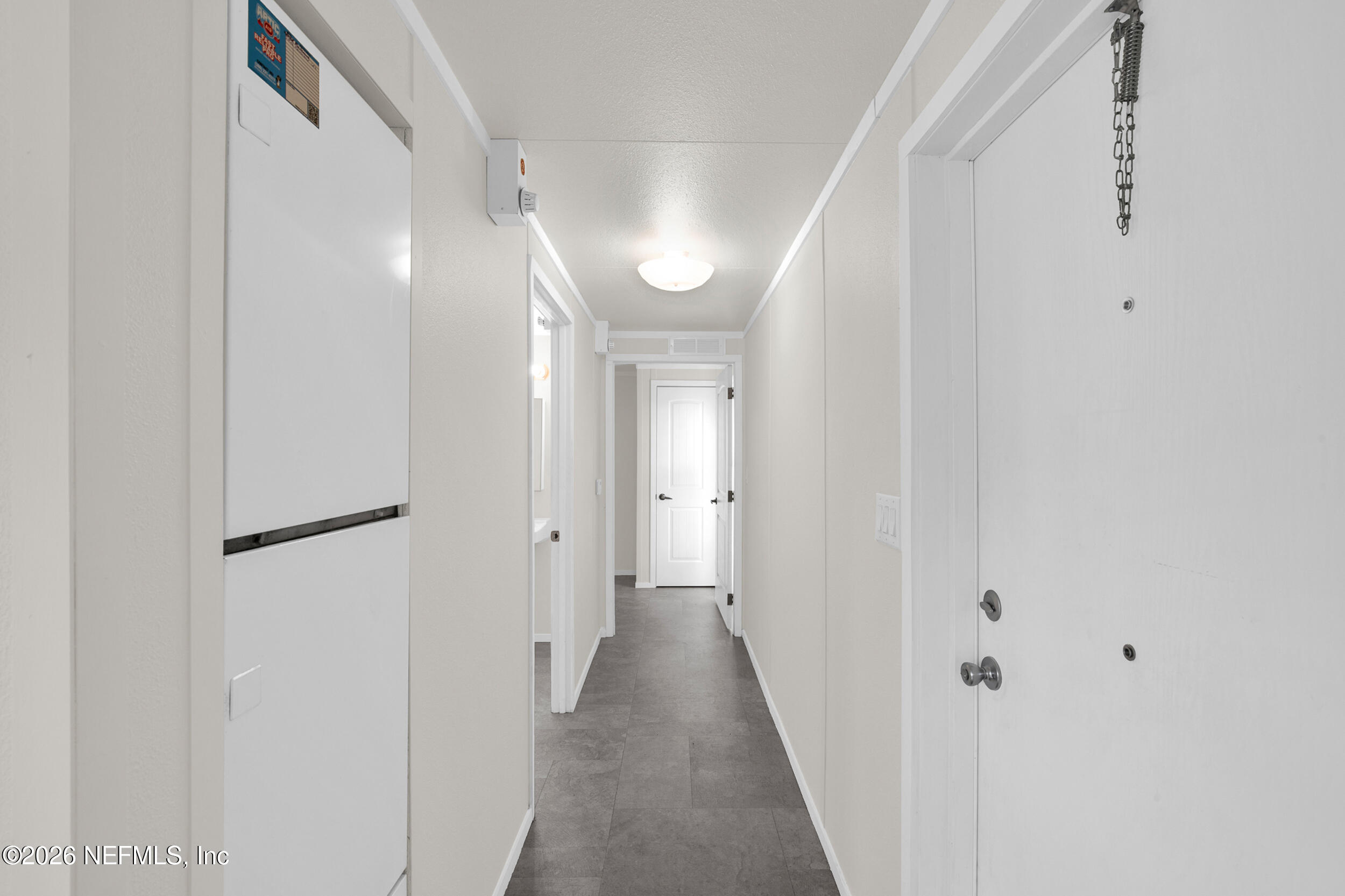 103 Islander Road Satsuma, FL 32189 - Photo 9 of 20 Hallway