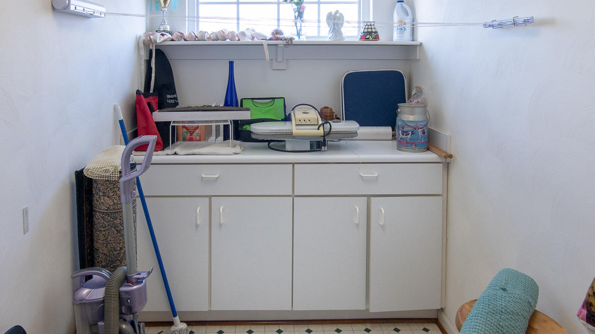 112 Aftons Meadow Road Vinton, VA 24179 - Photo 37 of 46 a bathroom with a sink and a mirror