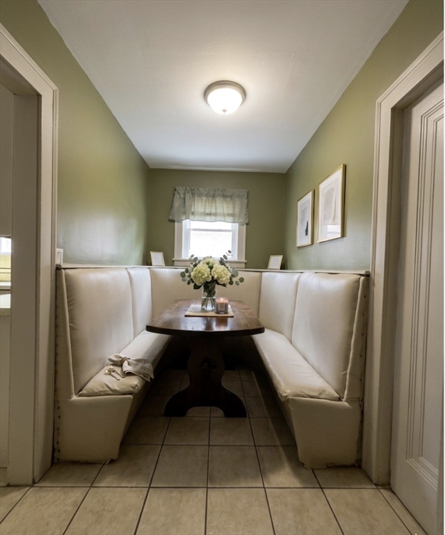 127 Melha Avenue Springfield, MA 01104 - Photo 18 of 41