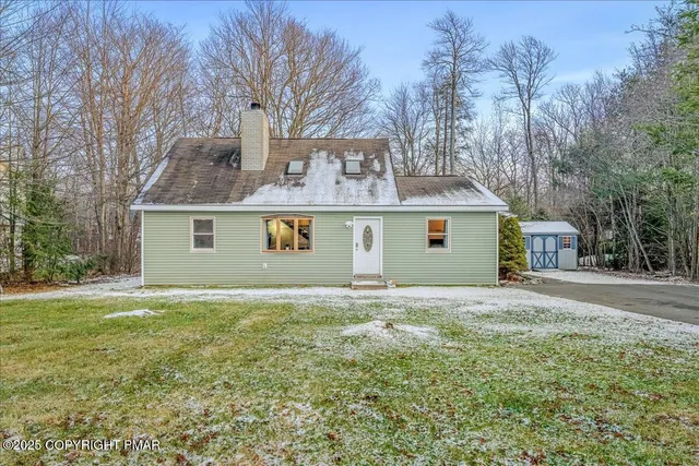 a view of a house with a yard and garage