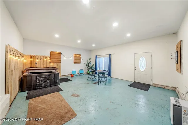 a view of livingroom with furniture