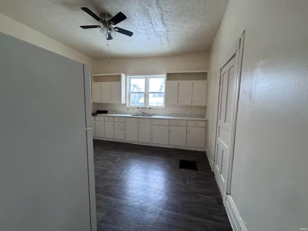 $775 | 614 West Charles Street, Muncie, IN 47305