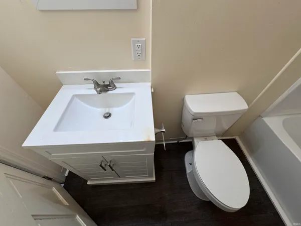 $775 | 614 West Charles Street, Muncie, IN 47305