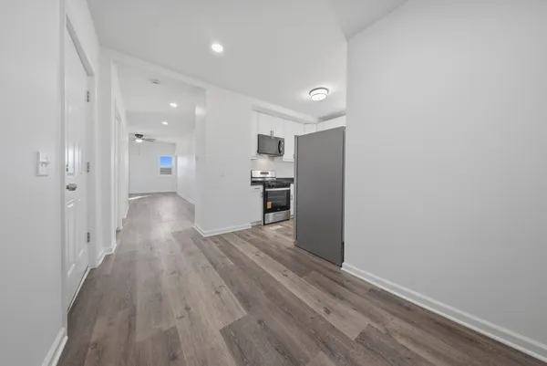 $2,300 | 835 Bishop Avenue, Unit 1, Aurora, IL 60506