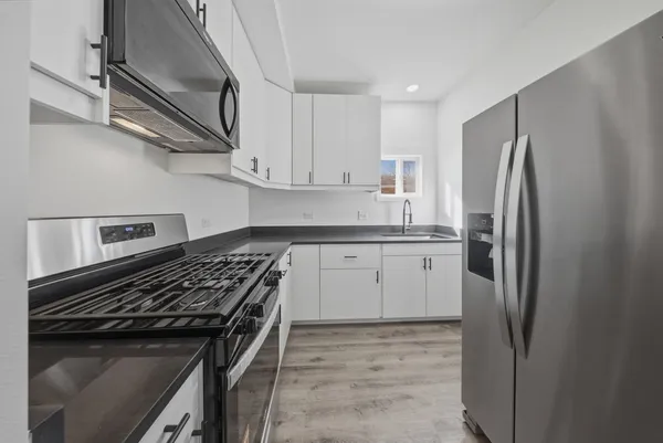 $2,300 | 835 Bishop Avenue, Unit 1, Aurora, IL 60506