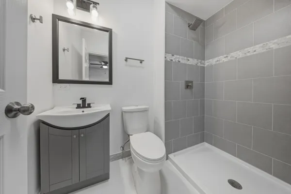 $2,300 | 835 Bishop Avenue, Unit 1, Aurora, IL 60506