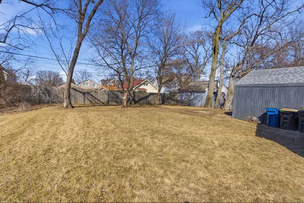 $2,300 | 835 Bishop Avenue, Unit 1, Aurora, IL 60506