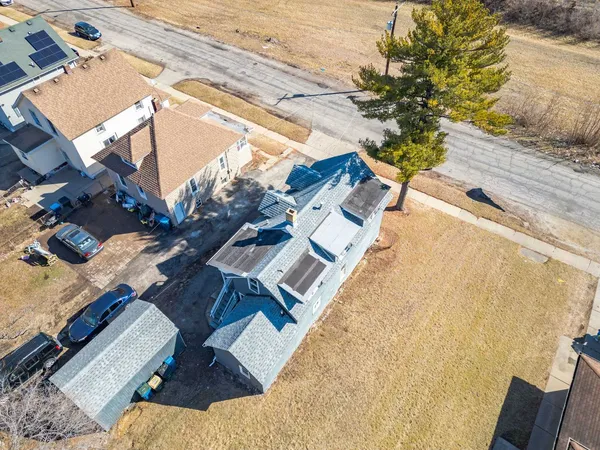 $2,300 | 835 Bishop Avenue, Unit 1, Aurora, IL 60506