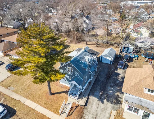 $2,300 | 835 Bishop Avenue, Unit 1, Aurora, IL 60506